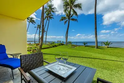 Image de Oceanfront! Ground floor, Corner, Beachfront Unit #113!