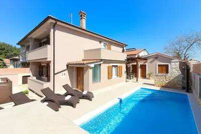 Image de Maison de vacances Pula pour 1 - 5 personnes avec 3 chambres Ă coucher - Maison de vacances