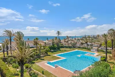 Image de Appartement \"Bahia Dorada 4\" avec vue sur la mer, piscine partagée et Wi-Fi.