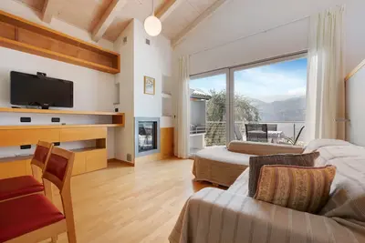 Image de Appartement de vacances \"Casa-Lago Suite\" avec vue sur le lac, piscine partagée et Wi-Fi.