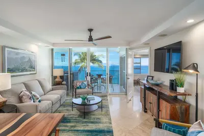 Image de Top Floor-Stunning Ocean Views-Well Equipped-All New Furnishings