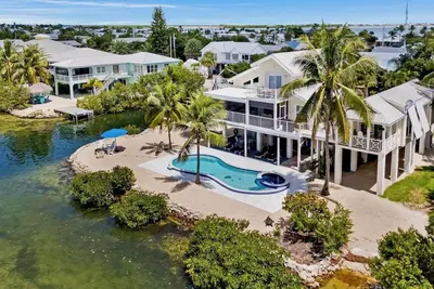 Image de **Carefree On Cudjoe @ The Bay** Waterfront Home & Pool + Last Key Services…