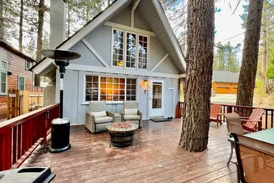 Image de Pinecone Cabin, Labor Day Special!