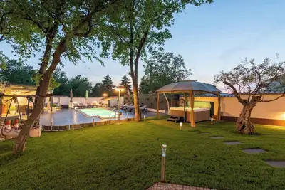 Image de Appartement de vacances avec grand jardin et piscine