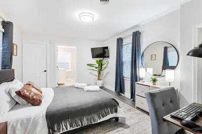 Image de Stylish, Cute & Homey Livonia Getaway