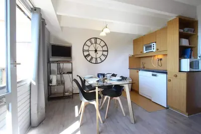 Image de À 300m des pistes de ski, 5ème étage, balcon, parking, télévision, casier à ski, 24m², Chamrousse
