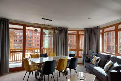 Image de 2ème étage, vue dégagée, piscine, balcon, cheminée ou poêle à bois, télévision, casier à ski, 70m²