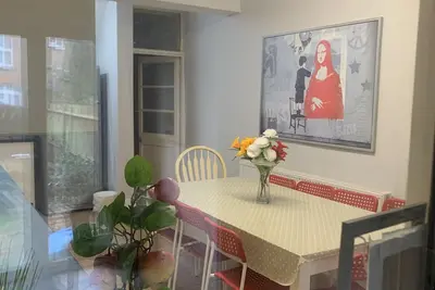 Image de Cosy very large 6 bedroom Victorian home in Zone 2