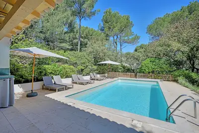 Image de Architect's villa of 250m2 with swimming pool under the pines near Avignon\/Luberon