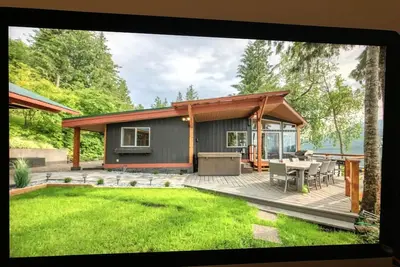 Image de Serenity LakeHouse on Mabel Lake - Hot tub & 105 feet of beach