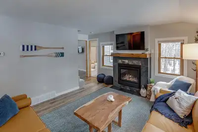 Image de The Peaceful Nest Lakefront/ Beach/dock/ firepit/Pontoon rental/ pet friendly
