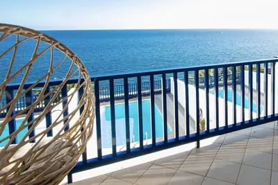 Frontline Villa 25, Modern Coastal Design with Amazing Views
