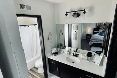 Image de Cozy Cottage Just Mile From The Beach!