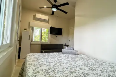 Image de Suite 3: Full Bed + Sofa Bed, Shared Pool & Bbq, Near West Bay Beach
