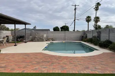 3bd house with pool conveniently located near Scottsdale, Tempe, and Papago Park
