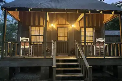 Image de Charming cabin on the banks Tangipahoa River