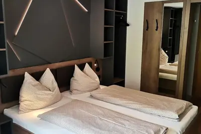Image de Double room no. 12 with balcony - Haus Tuklar
