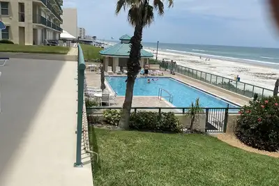Image de Beach front condo on 1st floor with large outdoor area