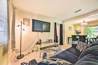 Image de Jacksonville Getaway w/ Yard ~ 2 Mi to Beach!