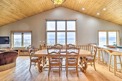 Image de Secluded Granby Mtn Cabin: 75 Acres & Views