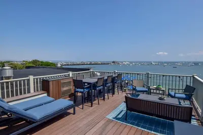 Image de Renovated Oceanfront Penthouse!
