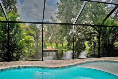 Image de Beautiful house with heated salt water pool, close to beaches, shopping plaza.