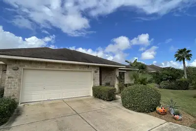 Image de Tropical Villa on South Padre Island Golf Course close to the beach.