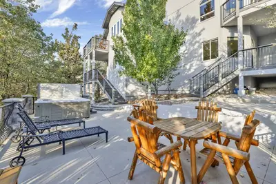 Image de Sunset Ridge Villa at Big Bear ~ Hot Tub ~ Games ~ Multi-Level Luxe Chalet Retreat