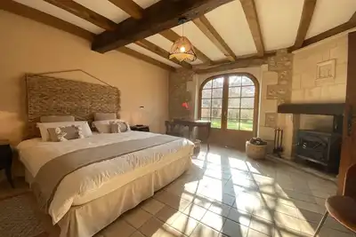 Image de Ancienne Ferme En Pierre Avec Piscine