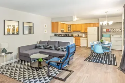 Image de Modern & Spacious + Unc Vacation Rental