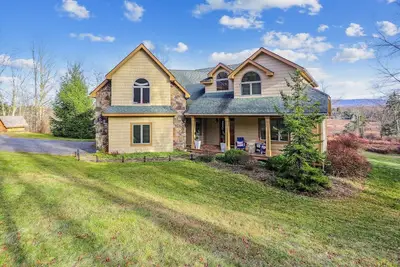 Image de Year-round paradise in the center of Canaan Valley. Come join us Hearthside!