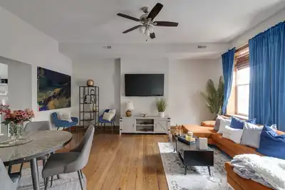 Image de Cozy, Spacious Home Downtown Close to Night Life