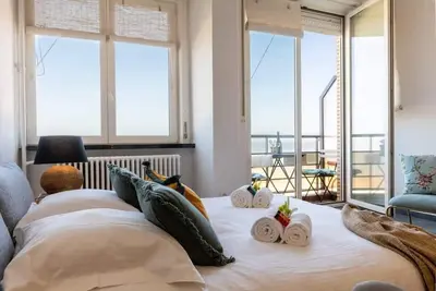 Image de Huswell - Beautiful spacious seafront studio