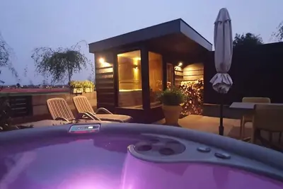 Image de Wellness Lodge 5 Minutes from the Beach – Between Noordwijk and Zandvoort