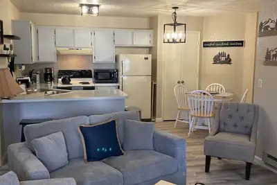Image de A Cozy White Mountain Condo Retreat