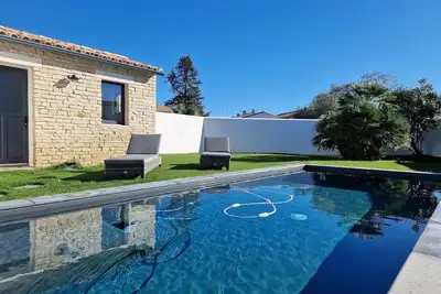 Image de Belle maison avec piscine et jardin à La Noue