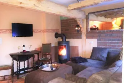 Image de Wood-burning stove in romantic piano apartment, Hechthausen