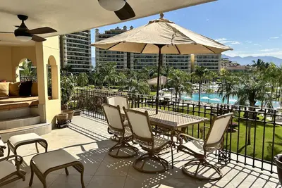 Image de Beachfront-BayViewGrand-Marina Vallarta, Pv Mx [15% discount 30-days or more]