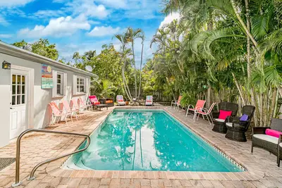 Image de Gorgeous home, backyard and pool near Delray Beach