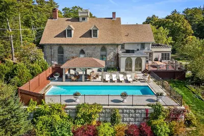 Image de Stunning Historic Maine Stone Castle