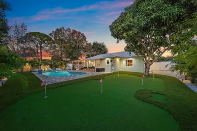 Image de Living The Dream | Heated Pool + Putting Green + Swings