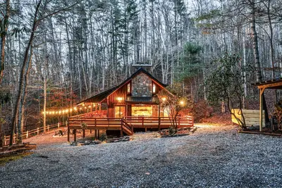 The Creekside Hideaway - A Private, Cozy Getaway