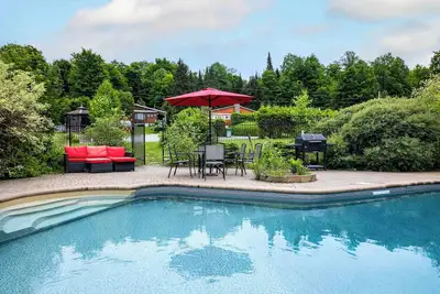 Image de Rustic experience with heated pool and spa