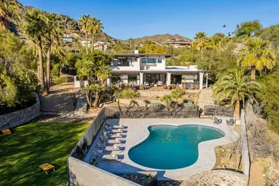 Image de Breathtaking Canyon Retreat w/City Views, Pool, Home Gym & 2 Primary Suites