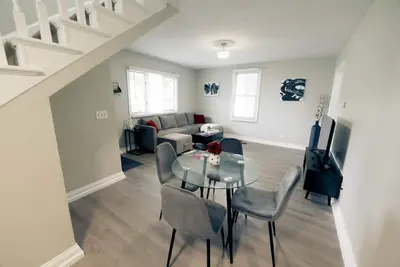 Image de *Spacious 3-Bedroom~Deck*Firepit*Grill~12-Points