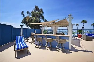 Image de Beach front condo on the harbor in Oceanside marina tower