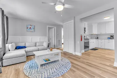 Image de Renovated | Beach | Games | Great Location