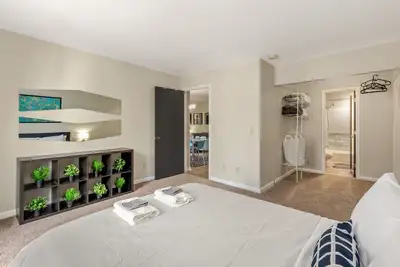 Image de Ground Level Unc 2br 2ba w/ Pool - Pet Friendly