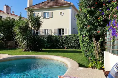 Image de Traditional Villa with pool and garden 15 minutes walk to sea front & beaches.