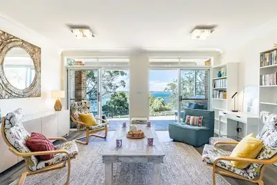 Image de Sanctuary on Dutchies, 18 Gloucester Street - Water views, Air Conditioning, WiFi and Close To Town